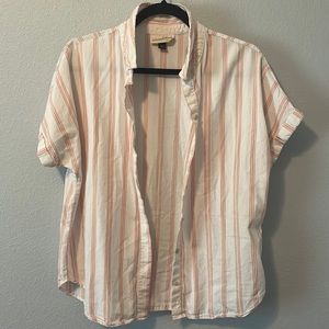 Universal Threads short sleeve Button Down Medium in Peach and White